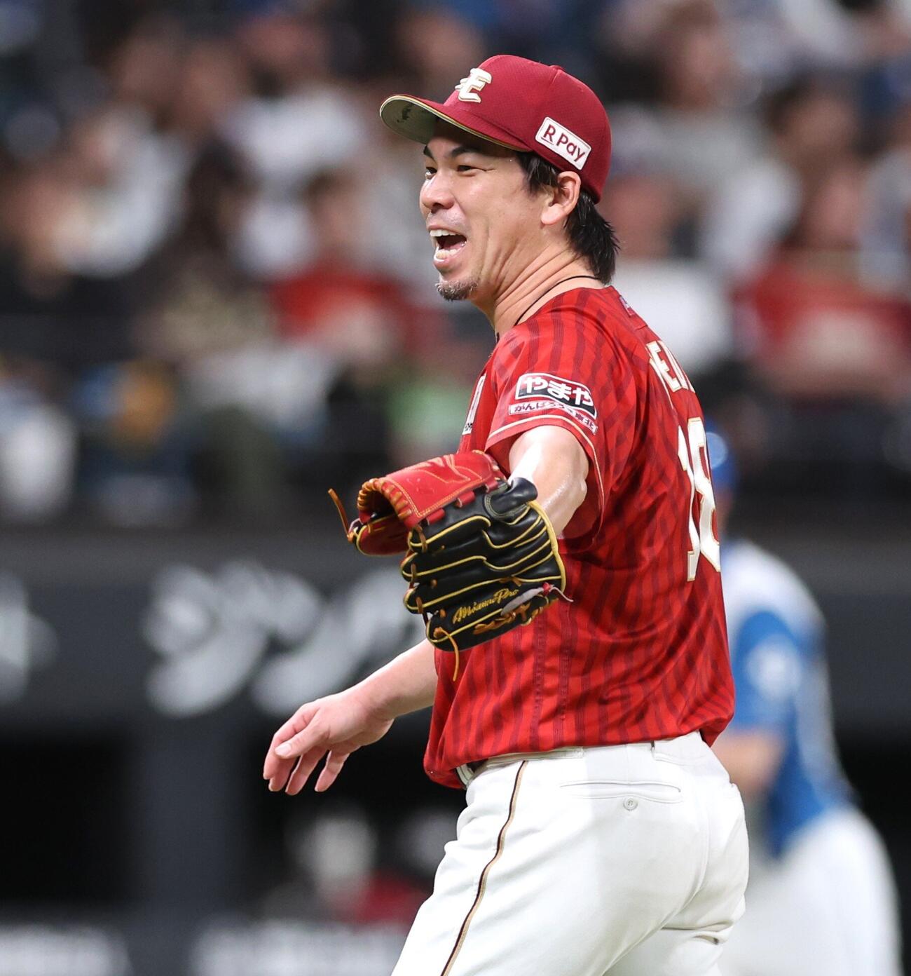 日本ハム対楽天　5回裏、打者を3人で抑え笑顔の前田健太（撮影・黒川智章）