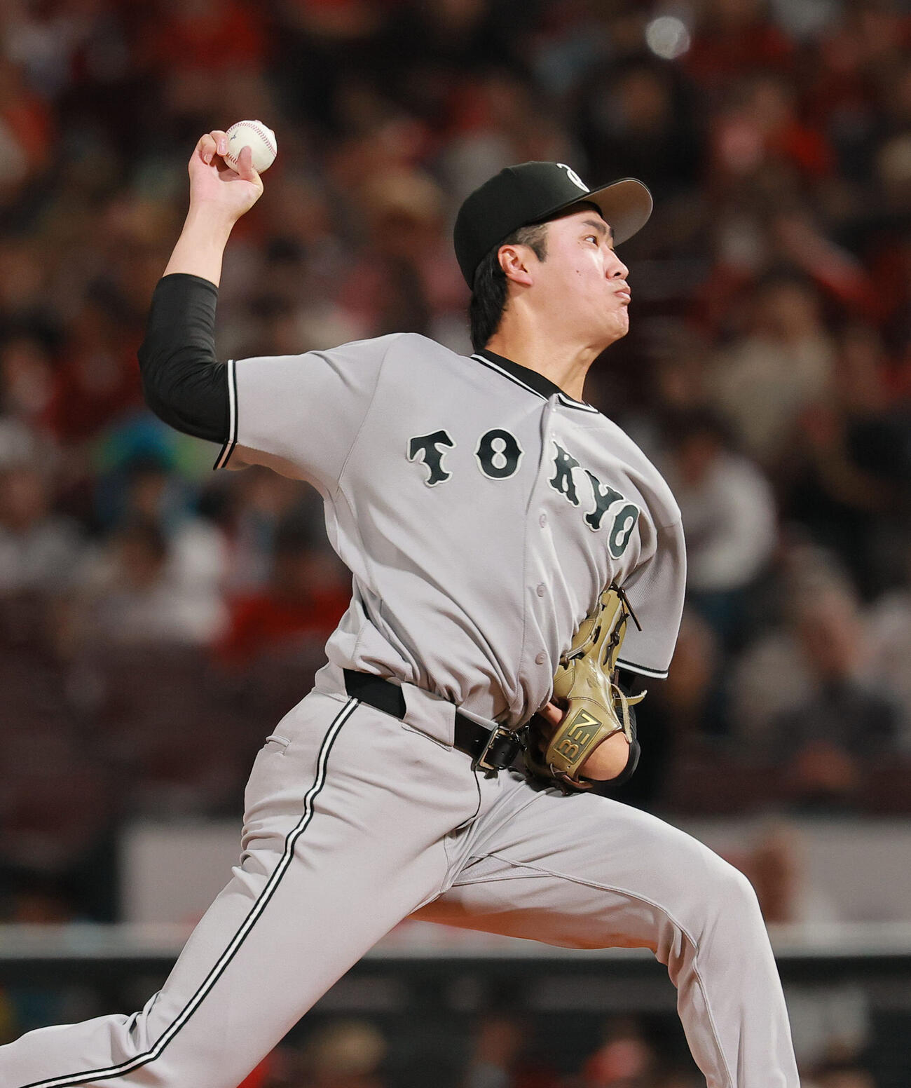 広島対巨人　2回裏、力投する巨人西舘勇陽（撮影・上山淳一）