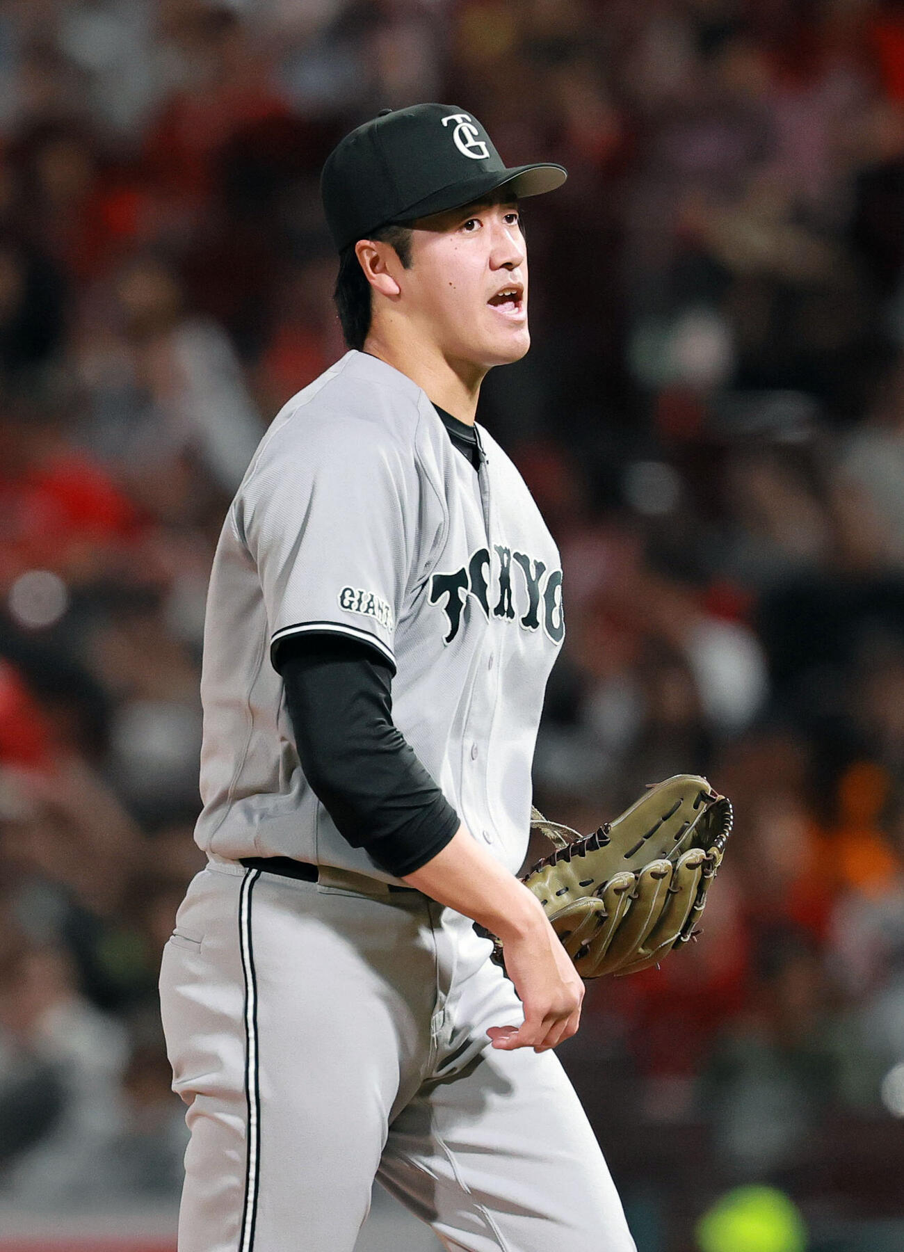広島対巨人　5回裏広島2死、西舘勇陽は辰見鴻之介を空振り三振に仕留める（撮影・上山淳一）