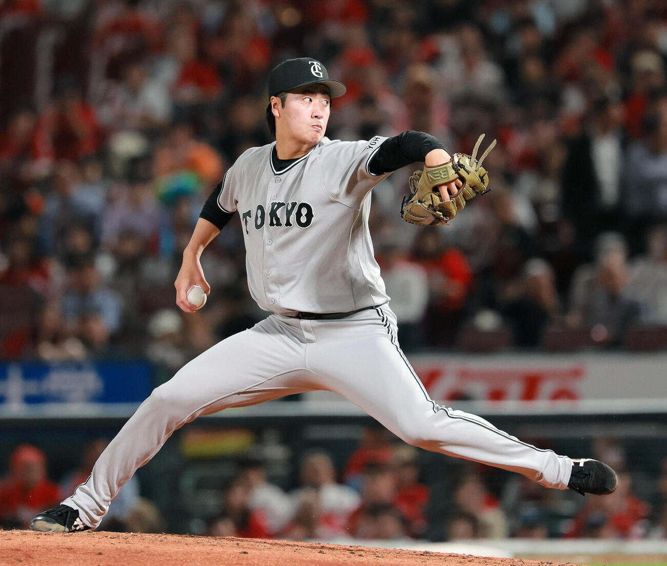 広島対巨人　5回裏、力投する巨人西舘勇陽（撮影・上山淳一）