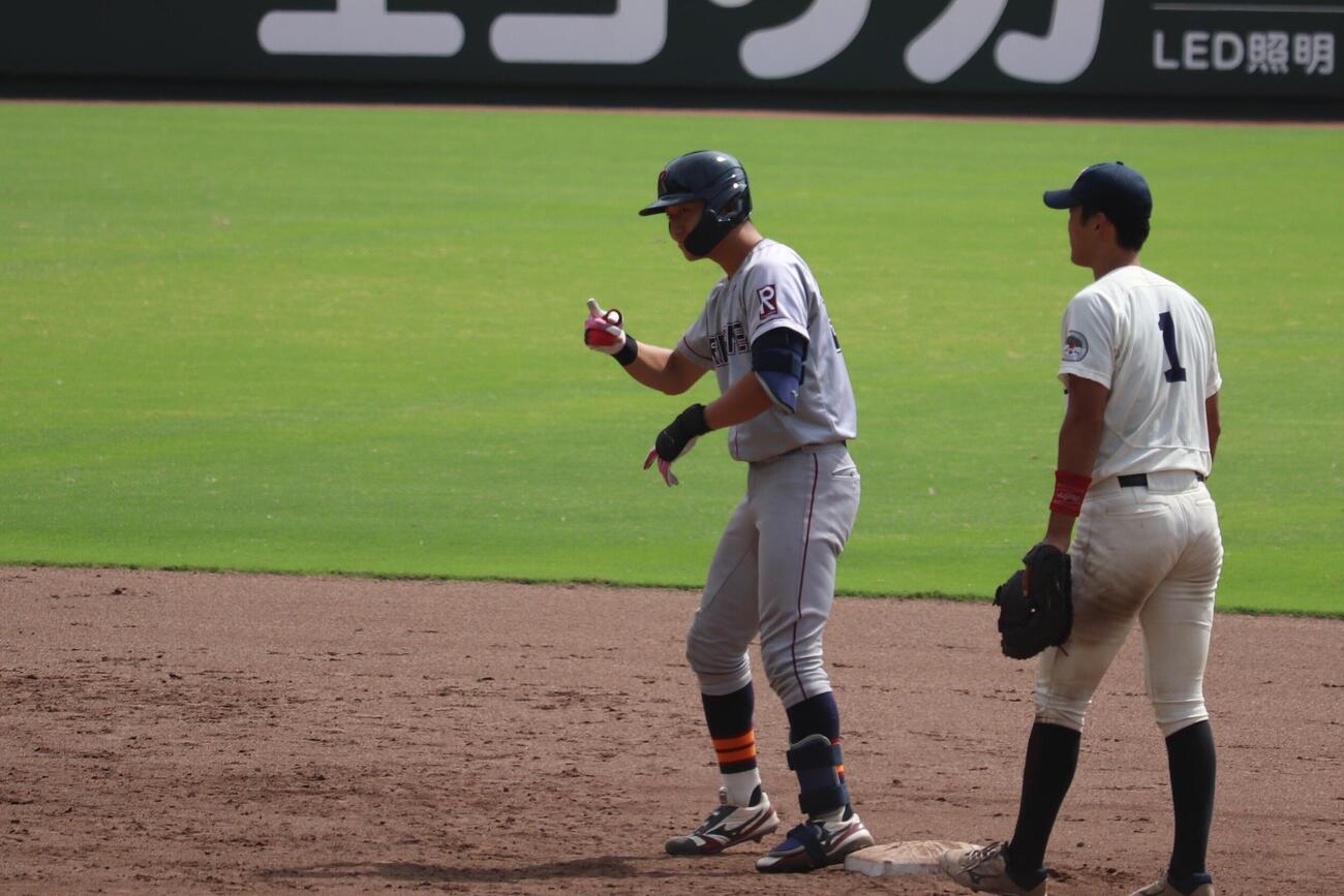 京大対立命大　京大戦で8回に適時左二塁打を放った西野啓也（撮影・佐藤妙月）