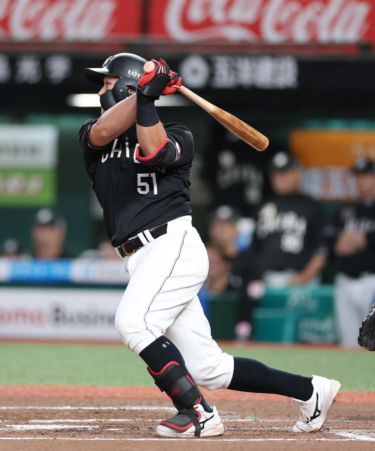 西武対ロッテ　6回表ロッテ2死二塁、適時打を放つ山口航輝（撮影・増田悦実）