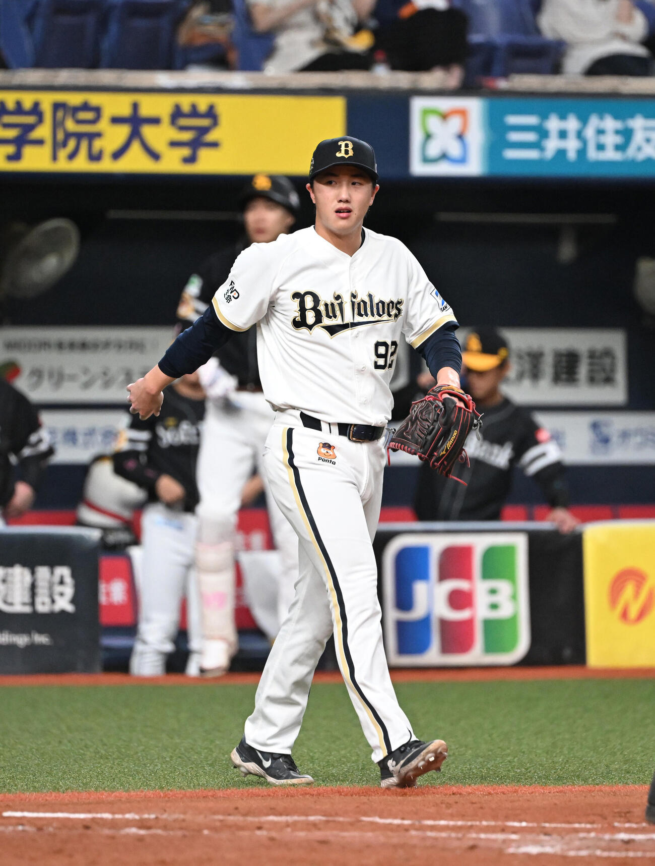 オリックス対ソフトバンク　1回表ソフトバンク2死満塁、庄子雄大に2点適時打を浴びた陳睦衡（撮影・和賀正仁）