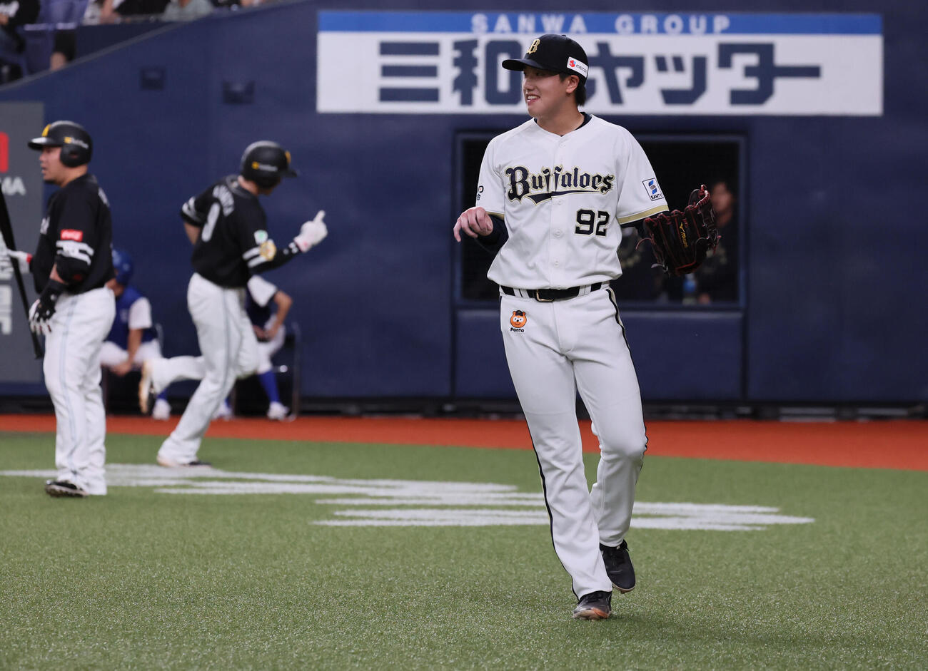 オリックス対ソフトバンク　1回表ソフトバンク1死一、二塁、陳睦衡は牧原大成の遊失で2点目を失う（撮影・宮崎幸一）