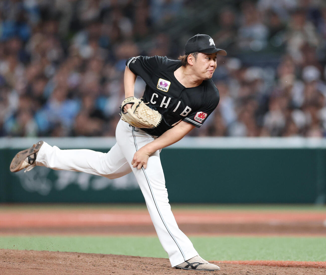 西武対ロッテ　ロッテ2番手で登板し力投する鈴木昭汰（撮影・増田悦実）