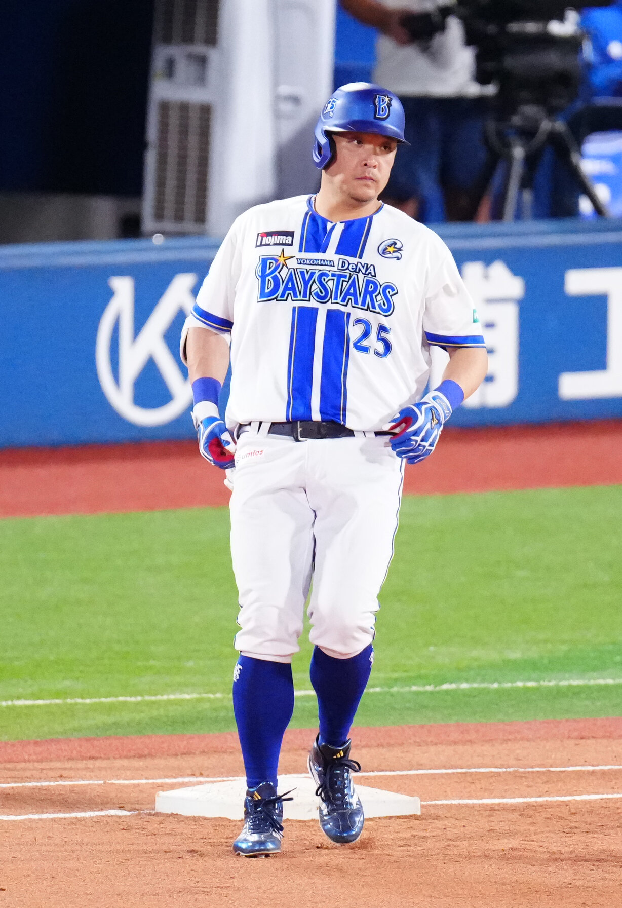 DeNA対阪神　1回裏DeNA1死一塁、中前打を放った筒香嘉智（撮影・江口和貴）