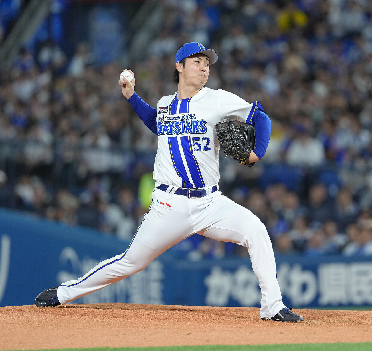 DeNA対阪神　移籍後初勝利を挙げたDeNA浜地真澄（撮影・足立雅史）