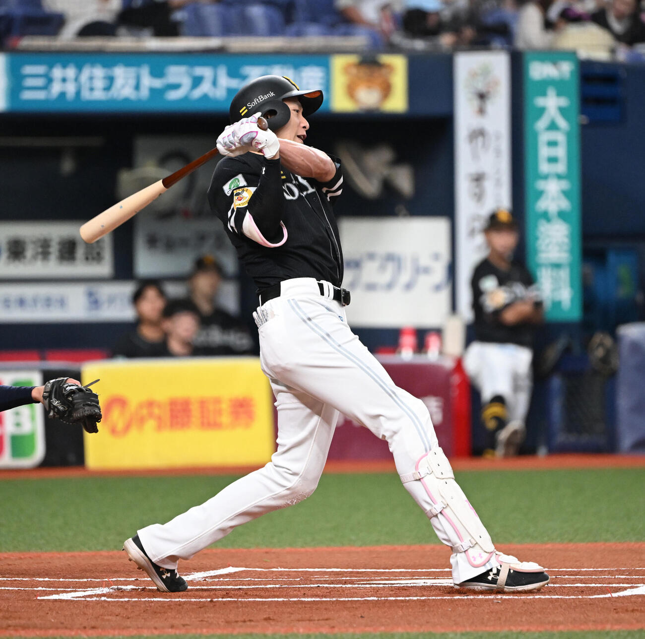 オリックス対ソフトバンク　1回表ソフトバンク無死二塁、中前適時打を放つ柳田悠岐（撮影・和賀正仁）