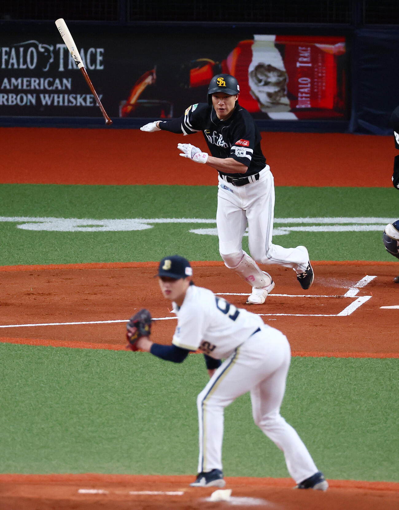 オリックス対ソフトバンク　1回表ソフトバンク無死二塁、柳田悠岐は中前適時打を放つ。投手陳睦衝（撮影・加藤哉）