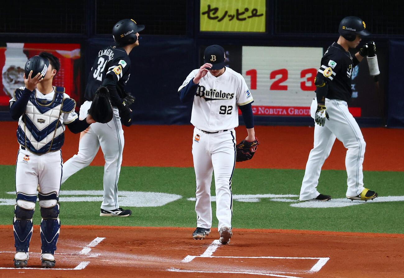 オリックス対ソフトバンク　1回表ソフトバンク無死二塁、陳睦衝は柳田悠岐に中前適時打を打たれて失点する（撮影・加藤哉）