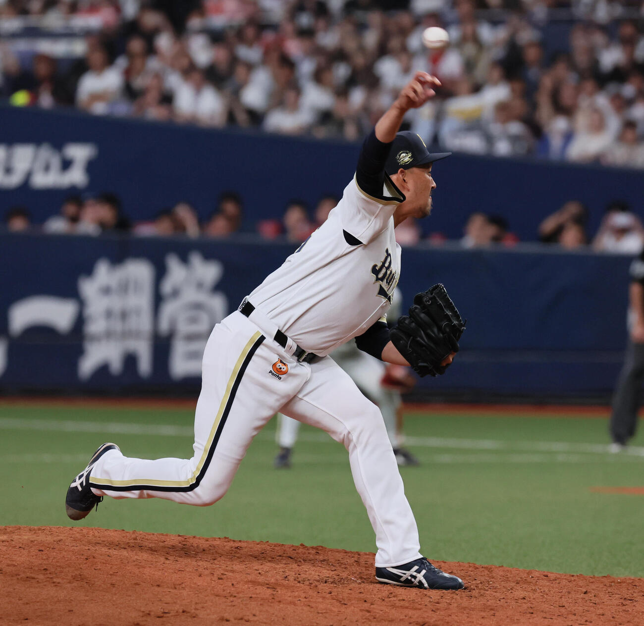 オリックス対ソフトバンク　9回表ソフトバンク無死、平野佳寿は中村晃と対戦し三振に仕留める（撮影・宮崎幸一）