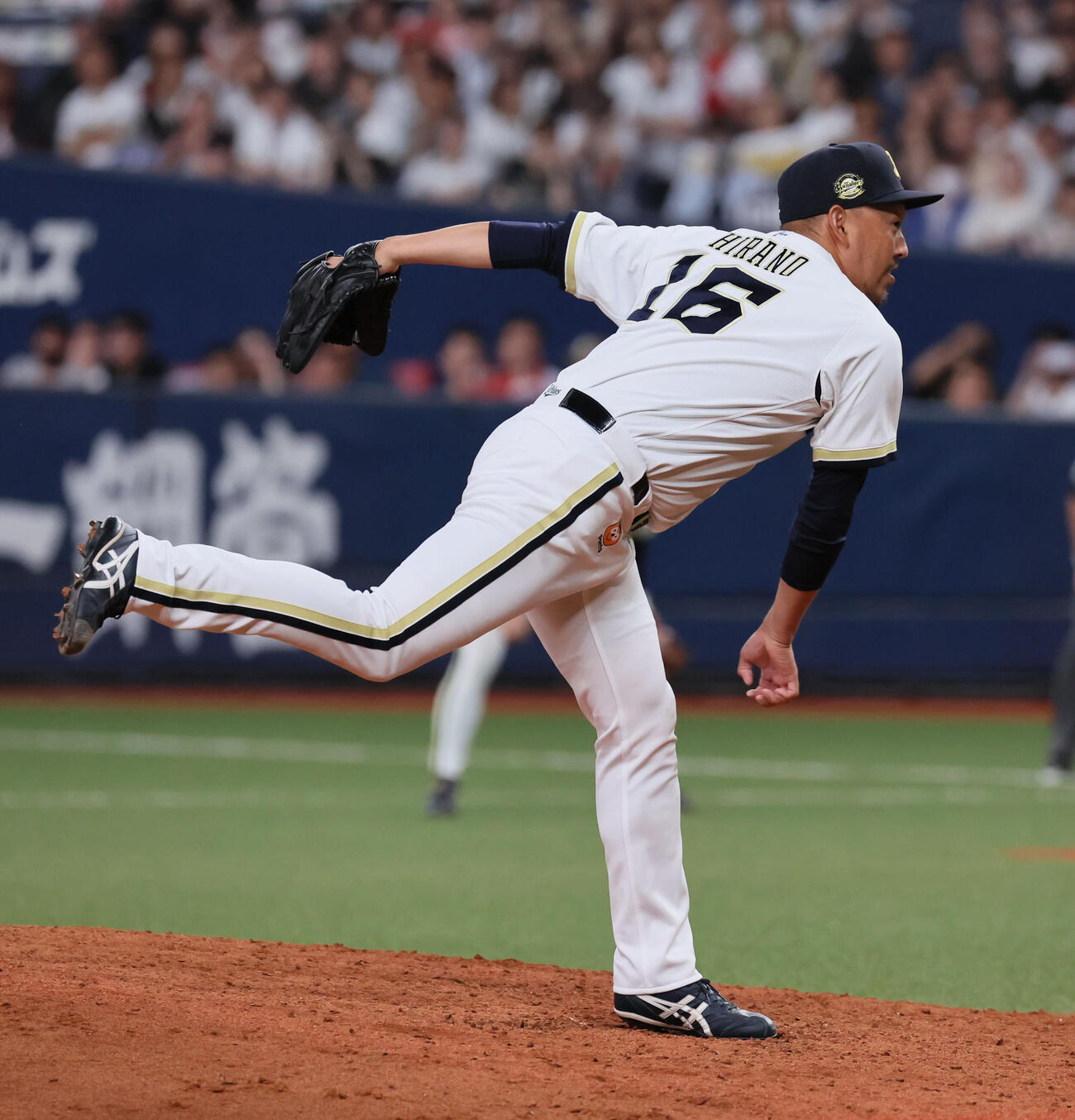 オリックス対ソフトバンク　9回表ソフトバンク無死、平野佳寿は中村晃と対戦し三振に仕留める（撮影・宮崎幸一）