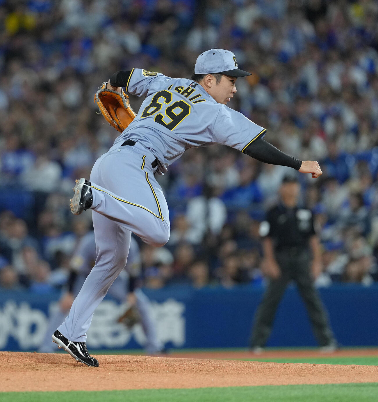 DeNA対阪神　8回から登板した阪神石井大智（撮影・足立雅史）