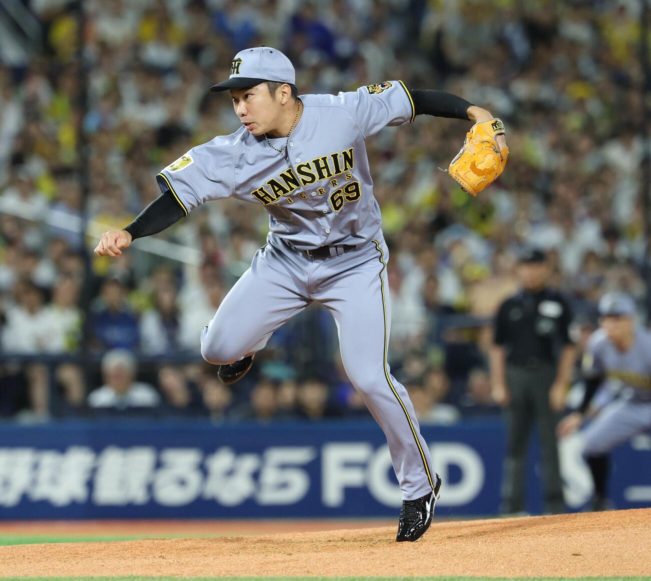 DeNA対阪神　8回に登板の石井大智（撮影・黒川智章）