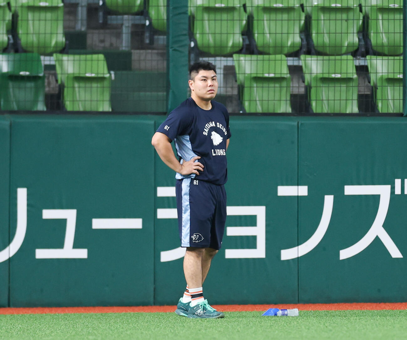 練習する西武平良海馬（撮影・増田悦実）