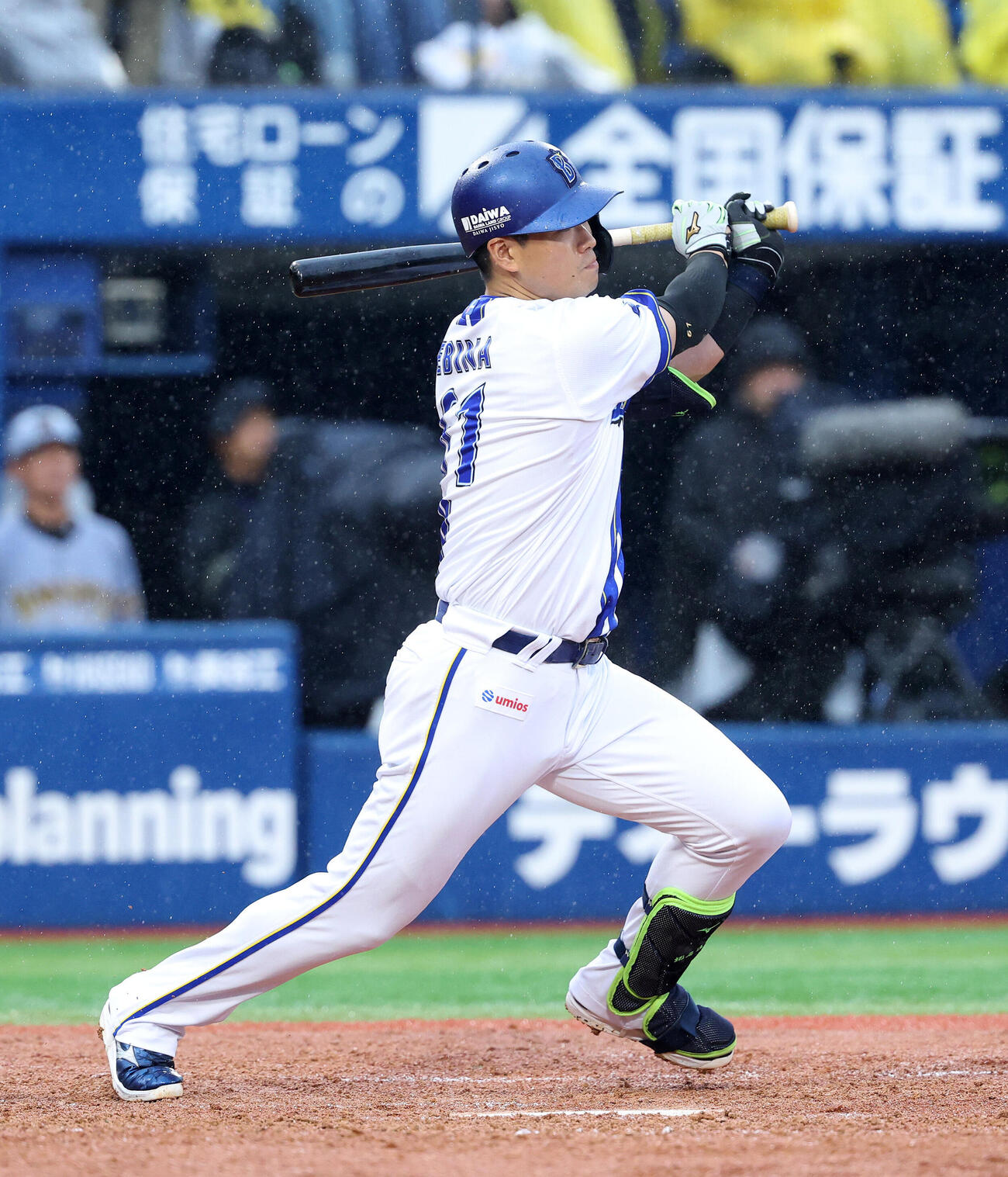 DeNA対阪神　4回裏DeNA無死二塁、蝦名達夫は適時打を放つ（撮影・鈴木正人）