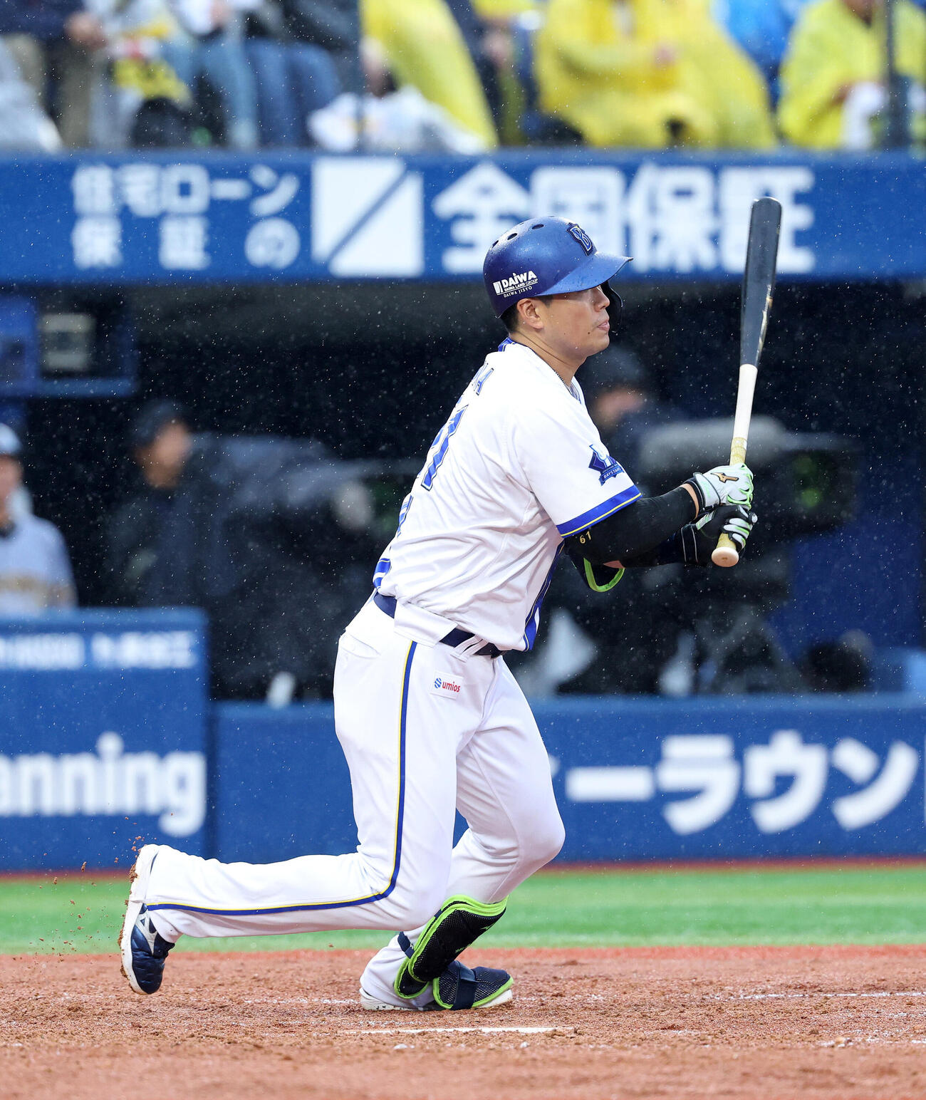 DeNA対阪神　4回裏DeNA無死二塁、蝦名達夫は適時打を放つ（撮影・鈴木正人）