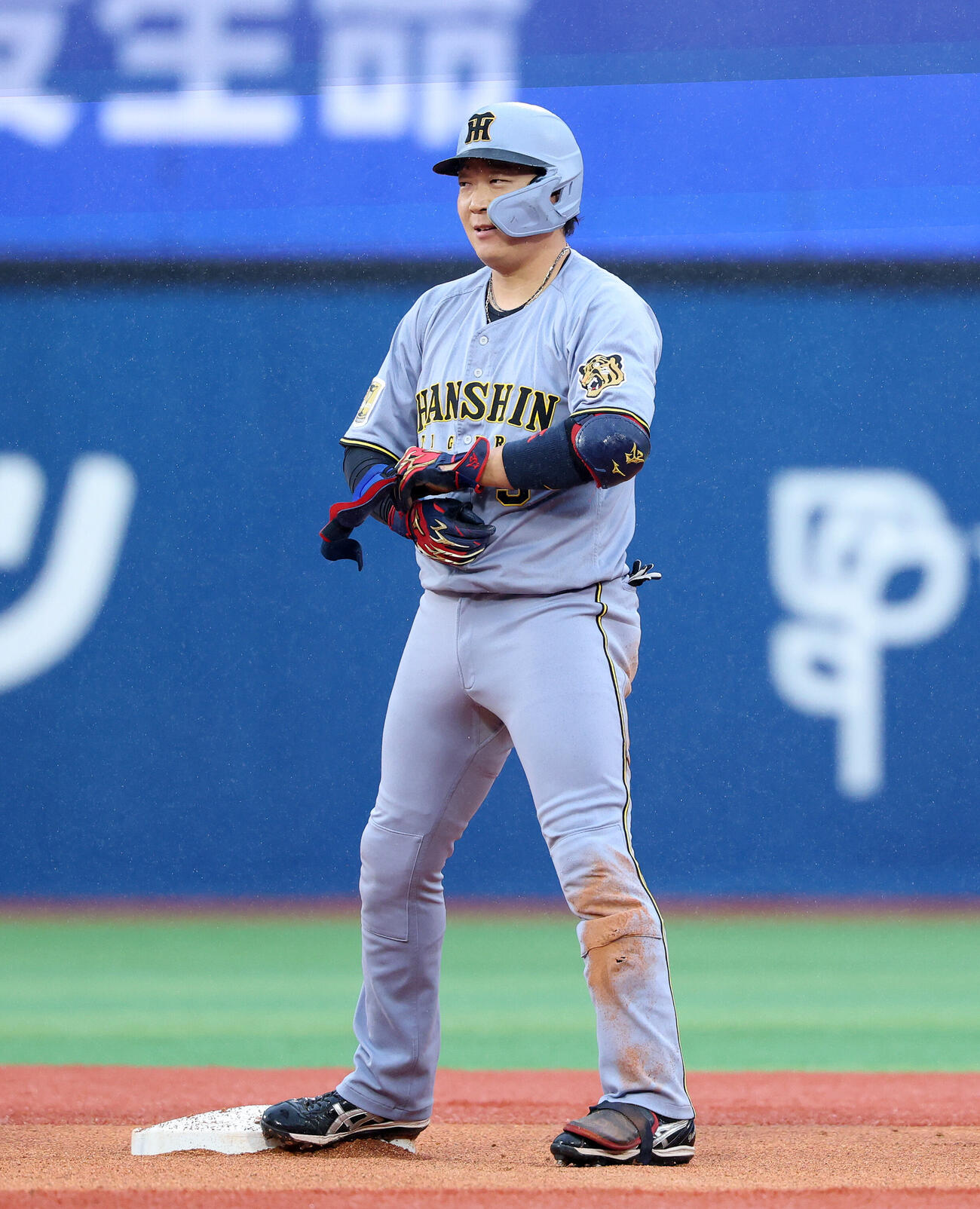 DeNA対阪神　1回表阪神2死一塁、大山悠輔は適時二塁打を放つ（撮影・鈴木正人）