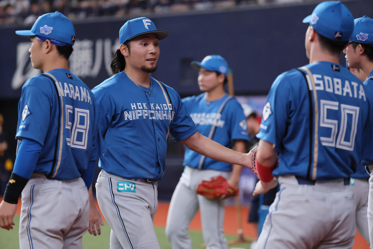 オリックス対日本ハム　5回裏オリックス2死一、三塁、伊藤大海は山中稜真を三ゴロに仕留める（撮影・宮崎幸一）