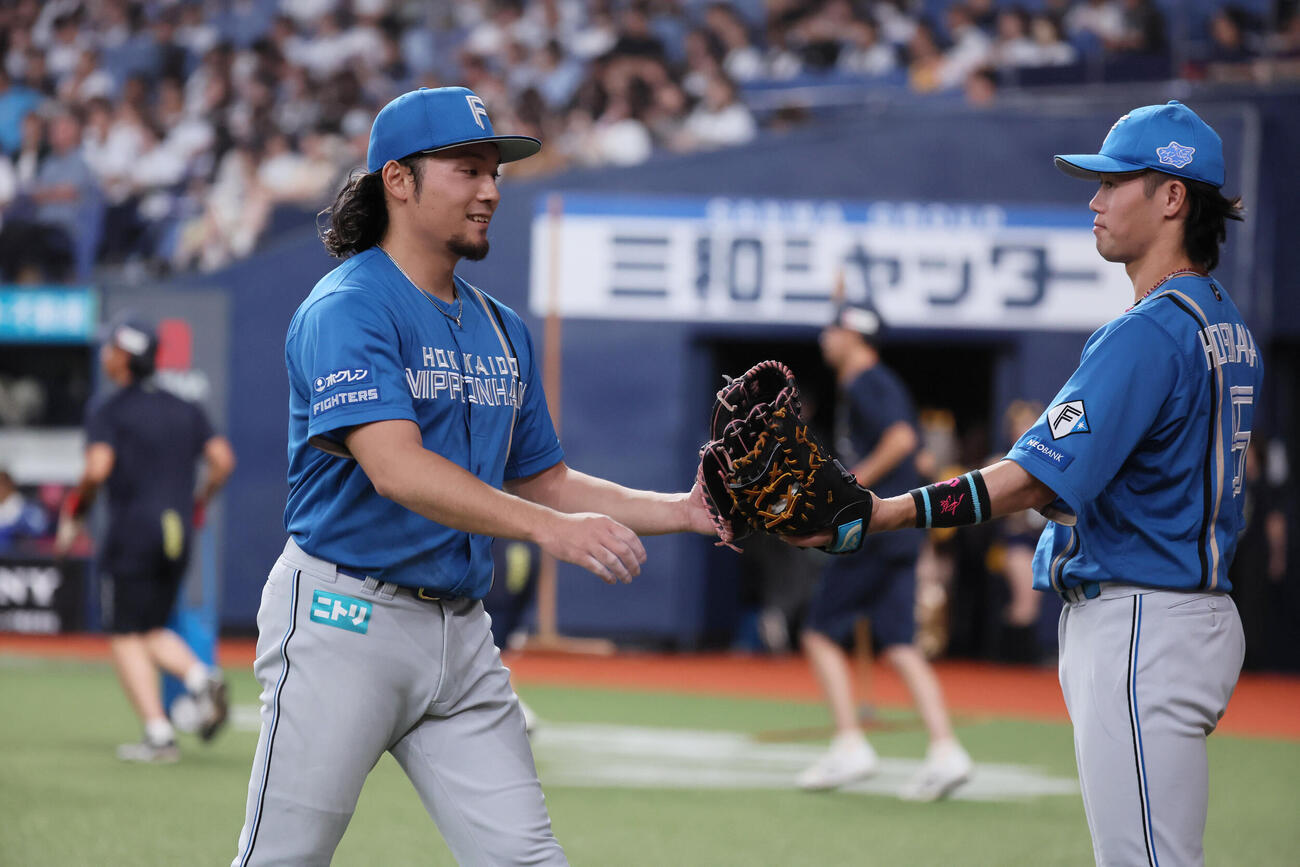 オリックス対日本ハム　5回裏オリックス2死一、三塁、伊藤大海は山中稜真を三ゴロに仕留める（撮影・宮崎幸一）
