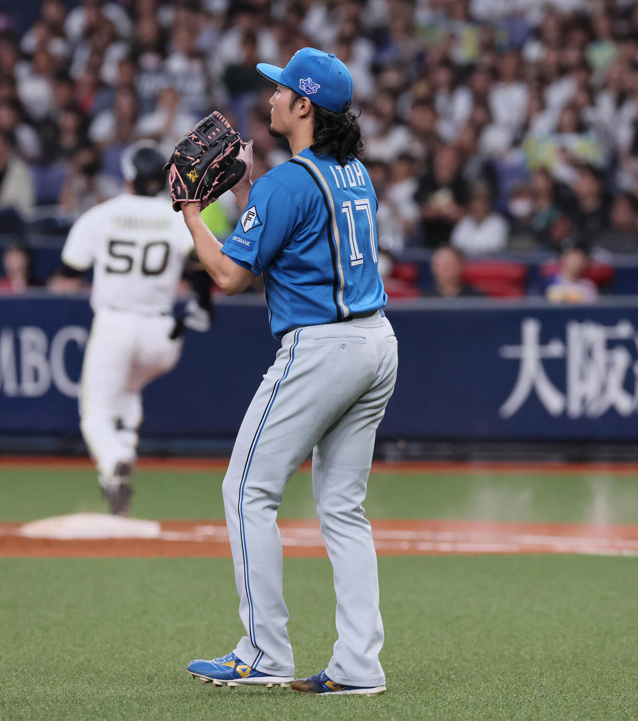 オリックス対日本ハム　5回裏オリックス2死一、三塁、伊藤大海は山中稜真を三ゴロに仕留める（撮影・宮崎幸一）