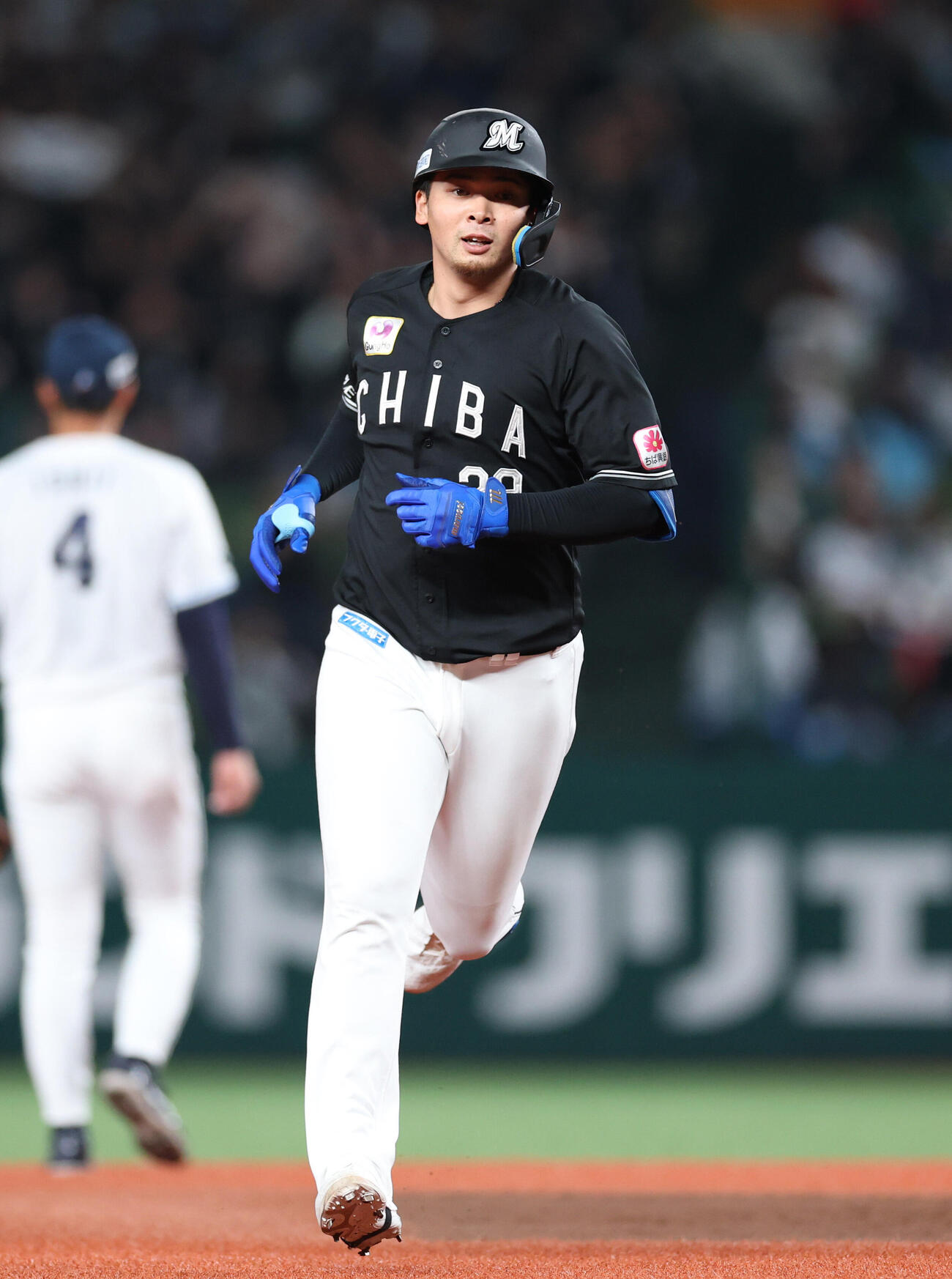 西武対ロッテ　7回表ロッテ無死一塁、2点本塁打を放つ井上広大（撮影・増田悦実）