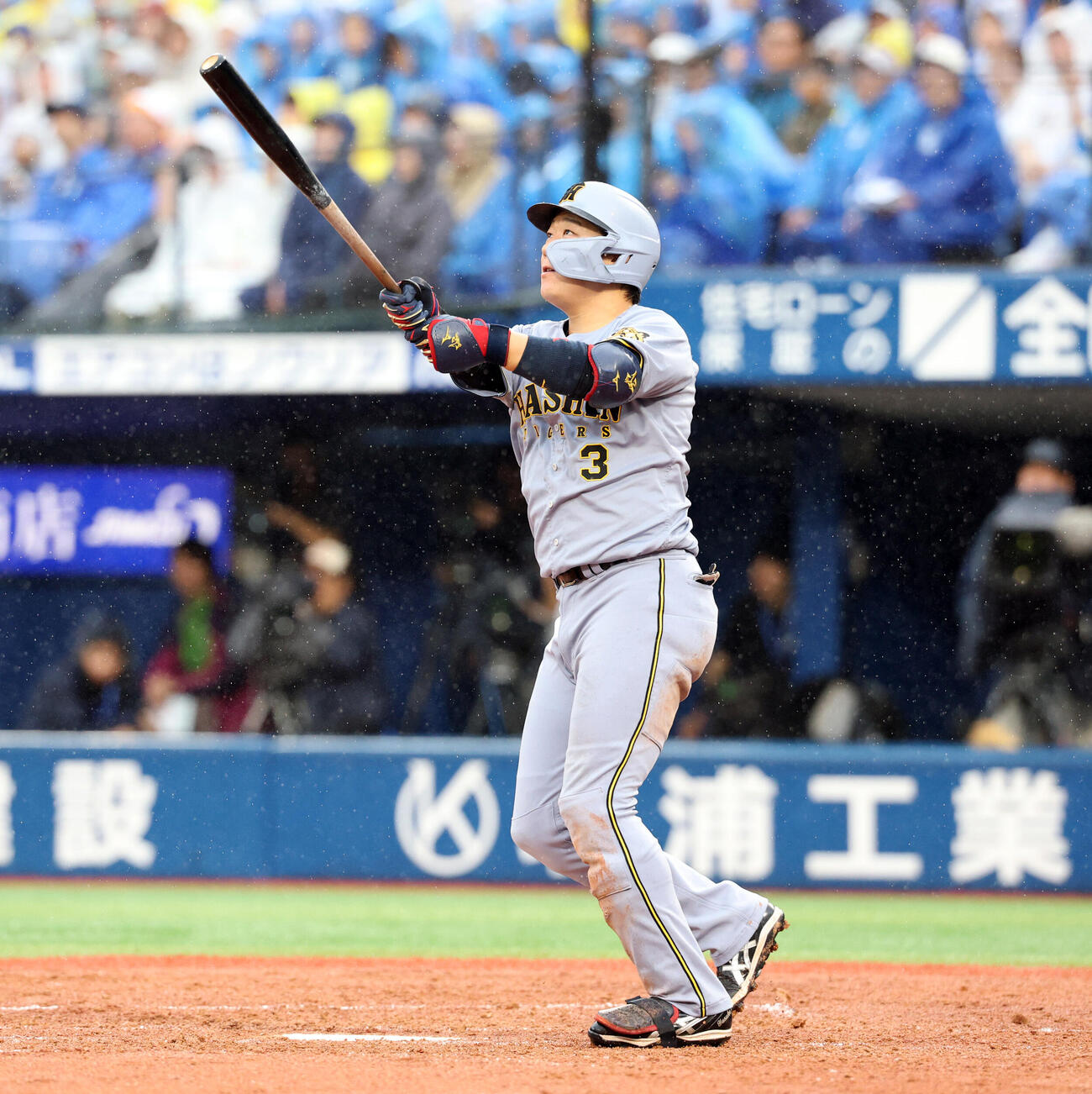 DeNA対阪神　4回表阪神1死、大山悠輔はソロ本塁打を放つ（撮影・浅見桂子）