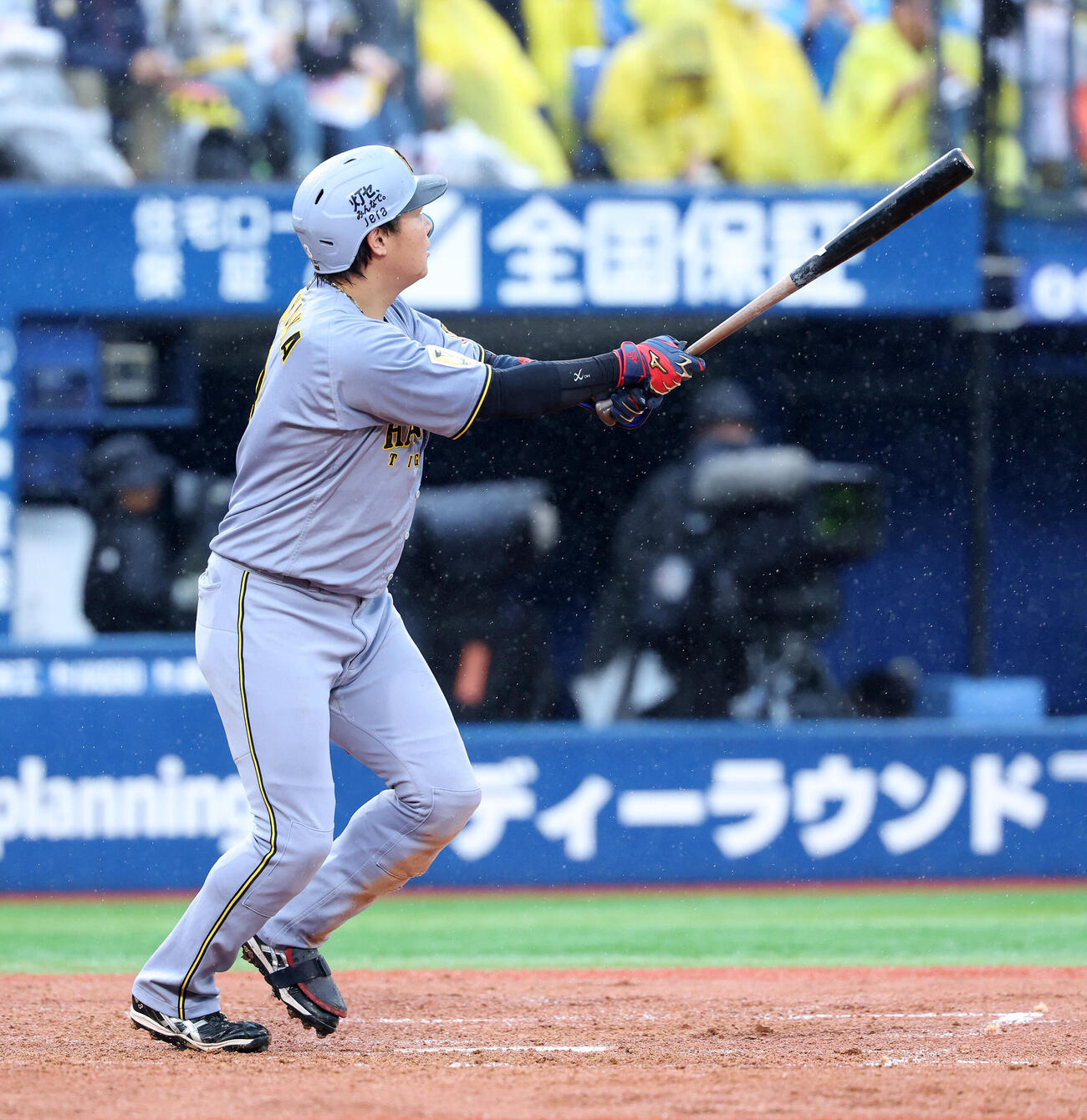 DeNA対阪神　4回表阪神1死、大山悠輔はソロ本塁打を放つ（撮影・鈴木正人）