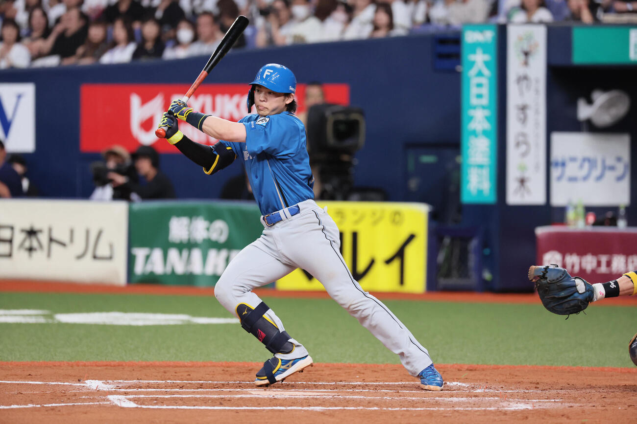 オリックス対日本ハム　8回表日本ハム2死二塁、田宮裕涼は左前に先制適時打を放つ（撮影・宮崎幸一）