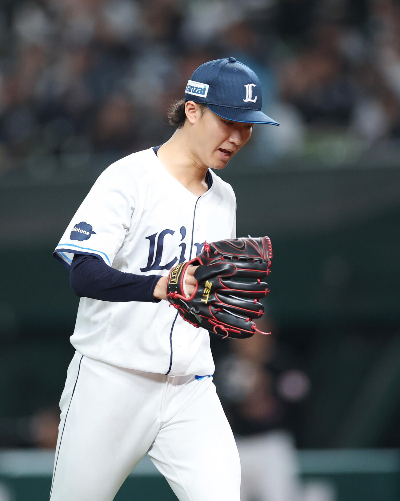 西武対ロッテ　4回表、井上広大を左飛に抑え満塁のピンチをしのいだ菅井信也（撮影・増田悦実）