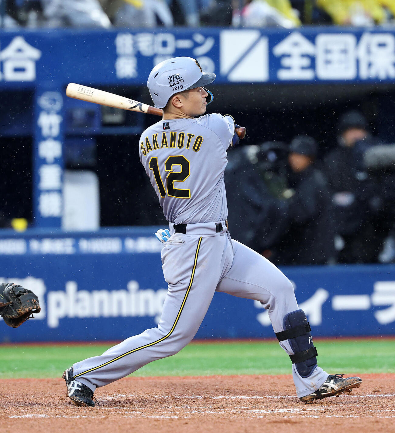 DeNA対阪神　6回表阪神1死二、三塁、坂本誠志郎は適時二塁打を放つ（撮影・鈴木正人）
