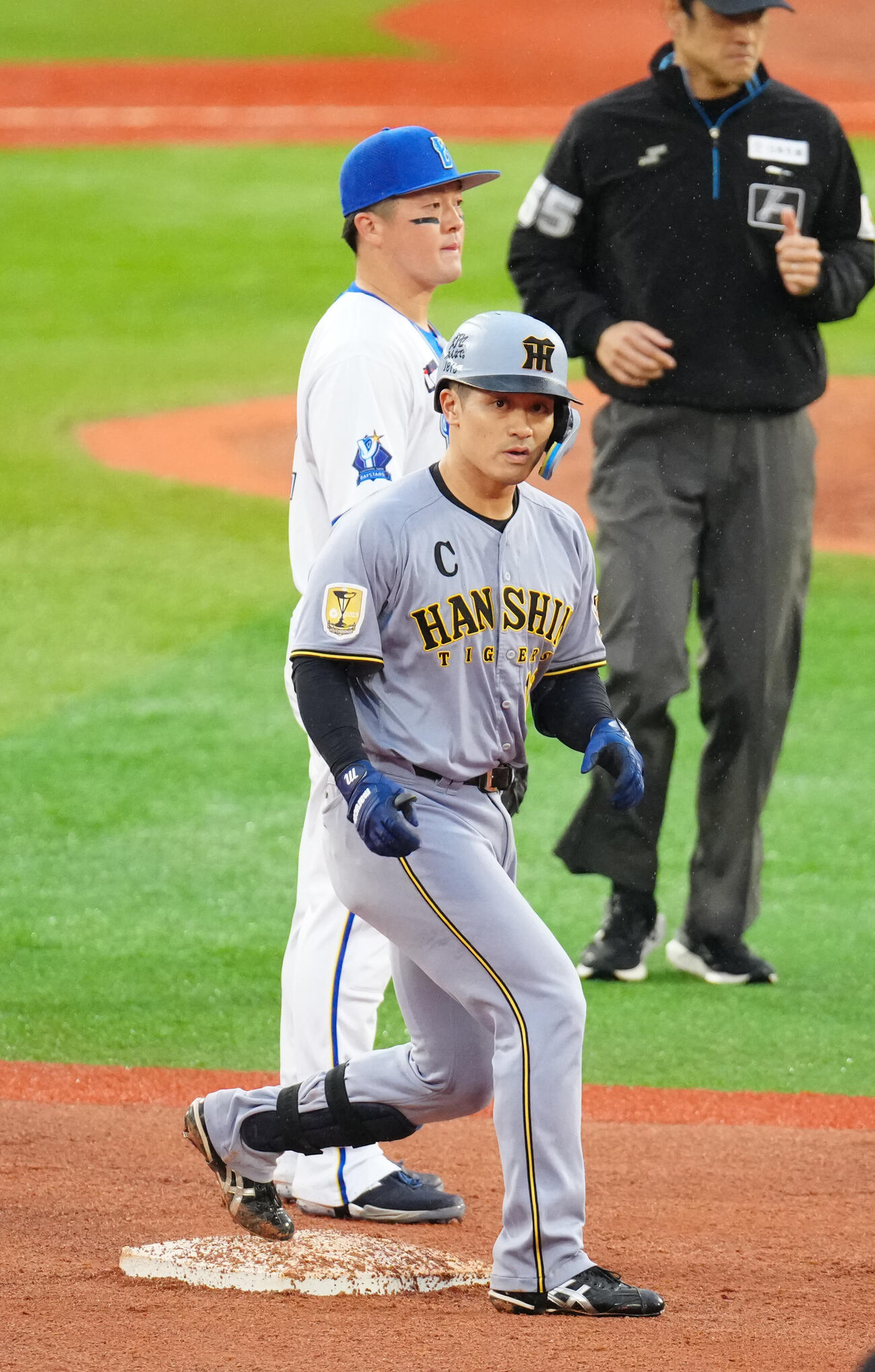 DeNA対阪神　6回表阪神1死二、三塁、2点適時二塁打を放った坂本誠志郎（撮影・江口和貴）