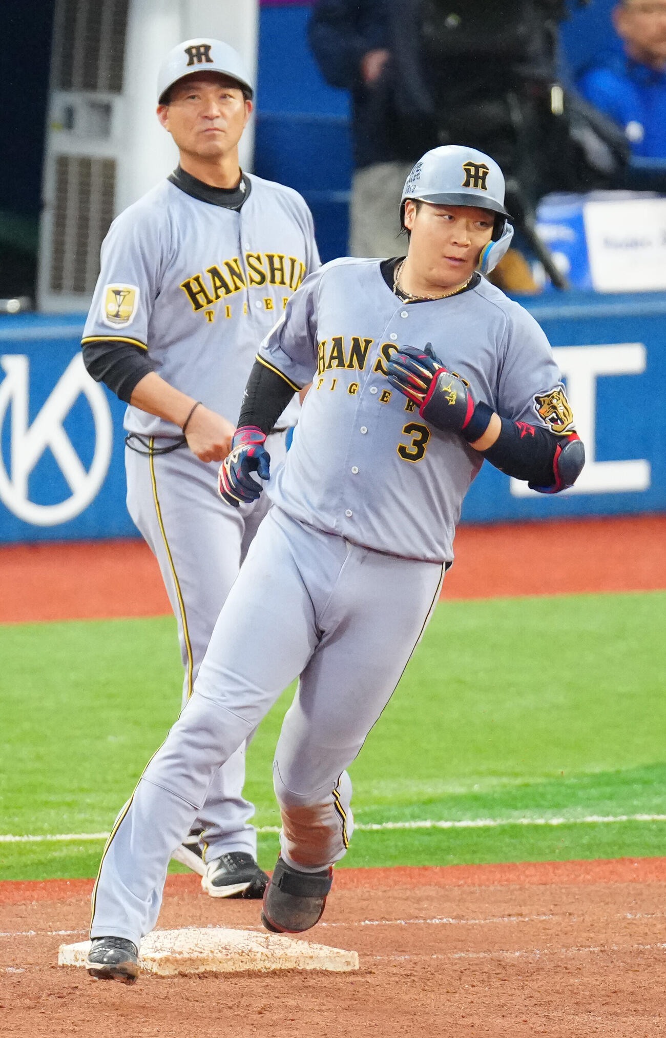 DeNA対阪神　7回表阪神無死、左前打を放った大山悠輔（撮影・江口和貴）