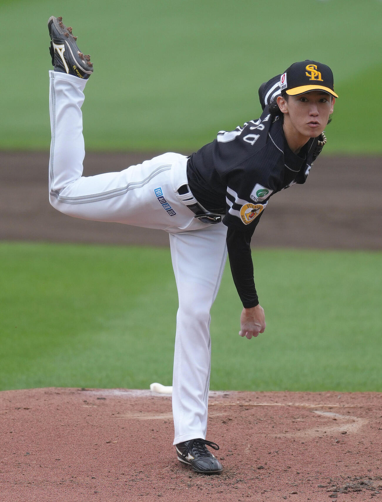楽天対ソフトバンク　ソフトバンク先発の大津亮介（撮影・足立雅史）