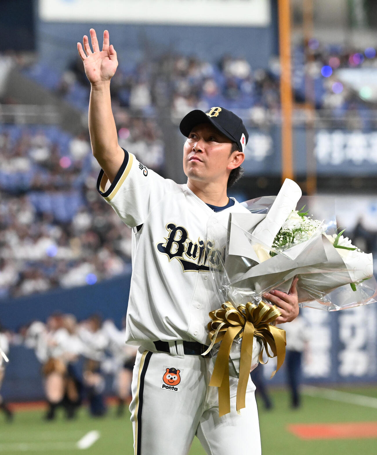 球場内を1周するオリックス西野真弘（撮影・和賀正仁）