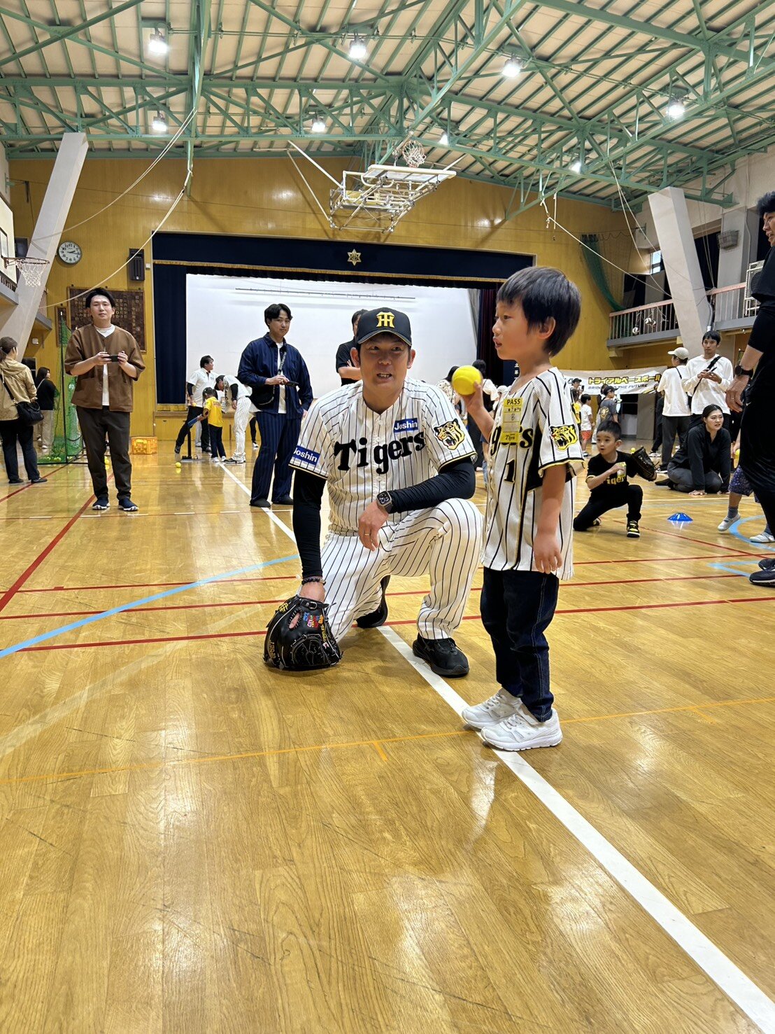 阪神タイガース「トライアルベースボールin　守口」に出席した、阪神岩田稔CA（提供写真）