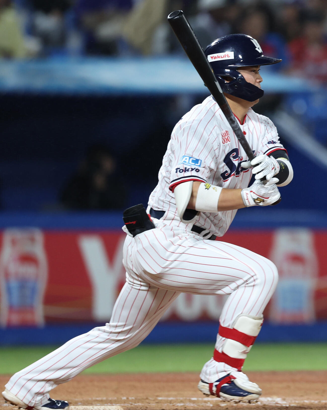 ヤクルト対中日　4回裏ヤクルト1死一、二塁、適時打を放つ丸山和郁（撮影・水谷安孝）