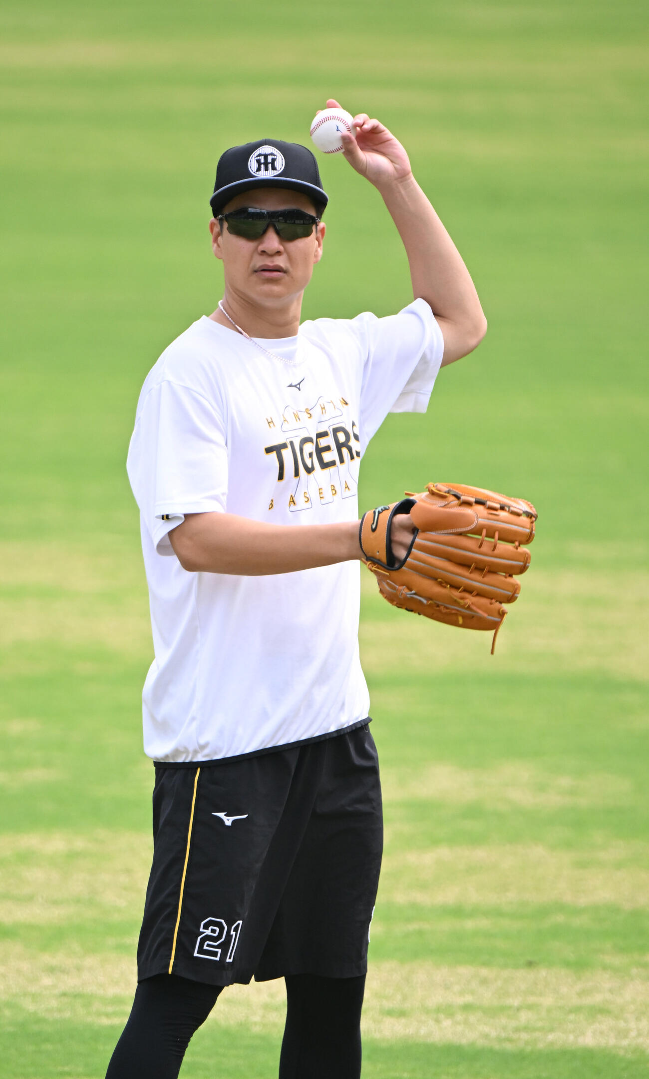 キャッチボールする阪神大竹耕太郎（撮影・和賀正仁）