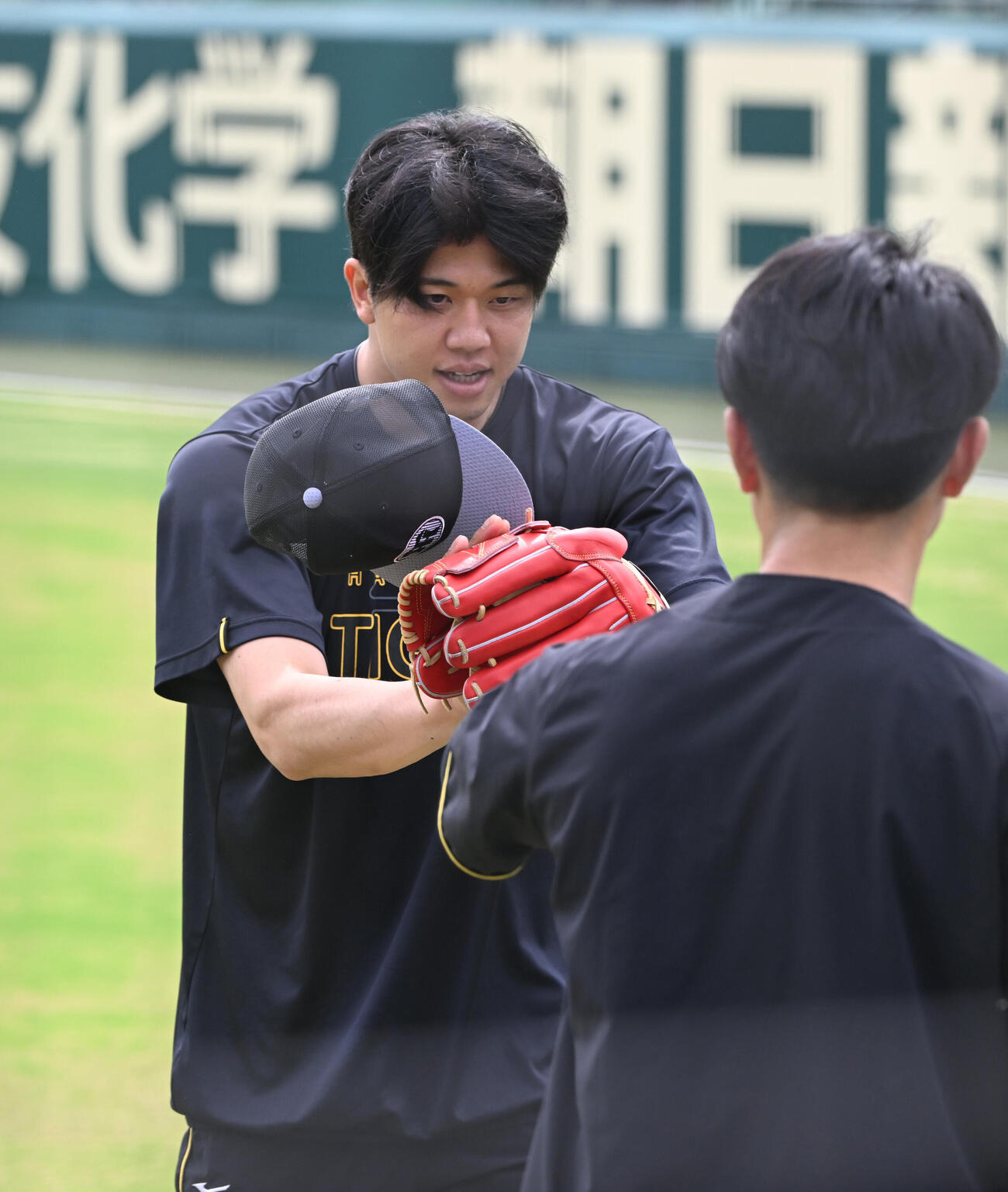 軽くキャッチボールを終えた阪神才木浩人（撮影・和賀正仁）