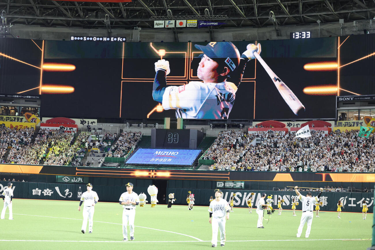 ソフトバンク対オリックス　6番一塁手で出場するソフトバンク中村晃（撮影・梅根麻紀）＝2026年9月27日、みずほペイペイドーム