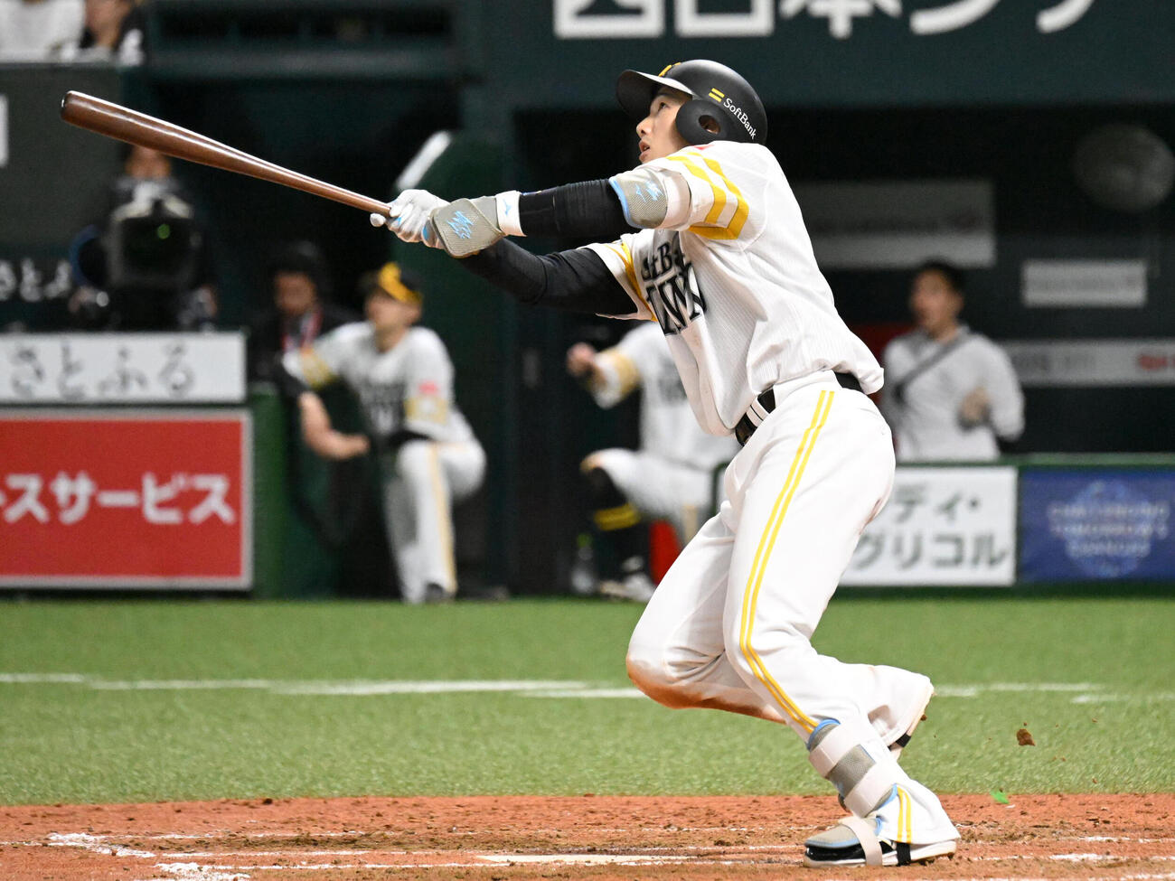 ソフトバンク対オリックス　3回裏ソフトバンク無死一塁、山本祐大は2点本塁打を放つ（撮影・林敢治）