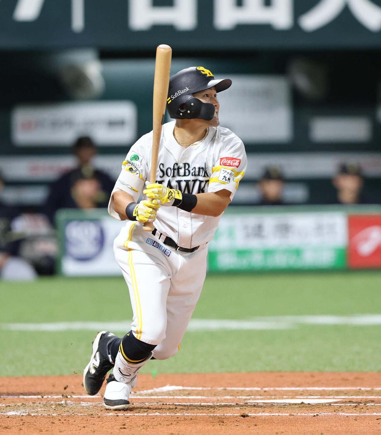 ソフトバンク対オリックス　1回裏2死一塁、中村晃は中越え二塁打を放つ（撮影・梅根麻紀）