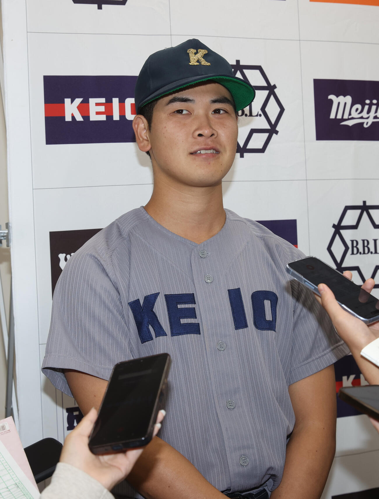 立大対慶大　会見する慶大・渡辺和大（撮影・柴田隆二）