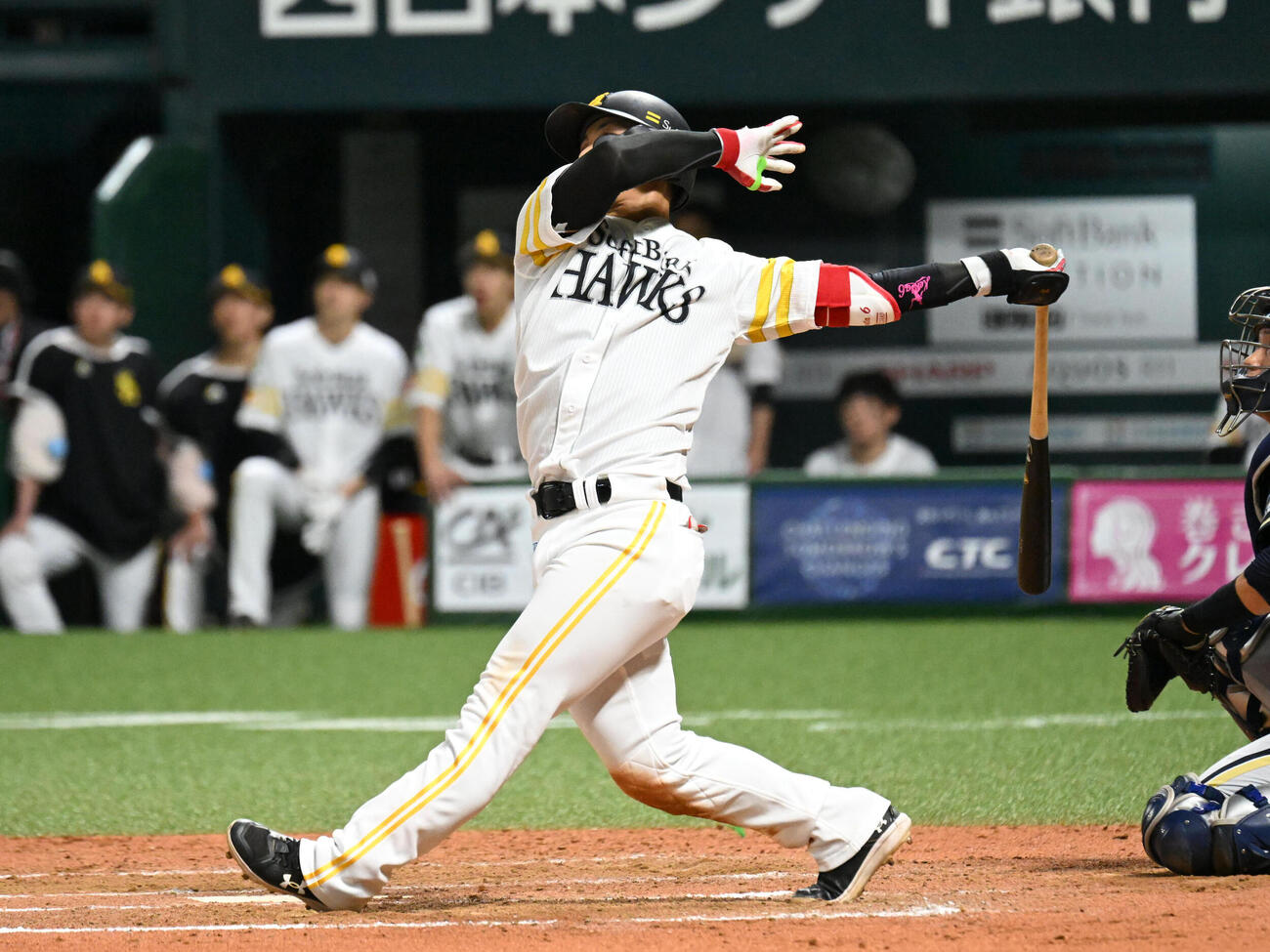 ソフトバンク対オリックス　7回裏ソフトバンク2死一、二塁、今宮健太は3点本塁打を放つ（撮影・林敢治）
