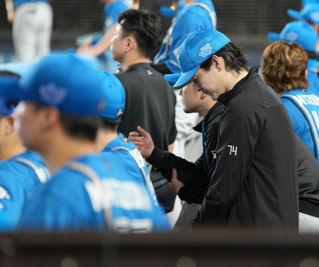 ロッテ対日本ハム　ロッテに敗れ肩を落とす日本ハム有原航平（撮影・たえ見朱実）