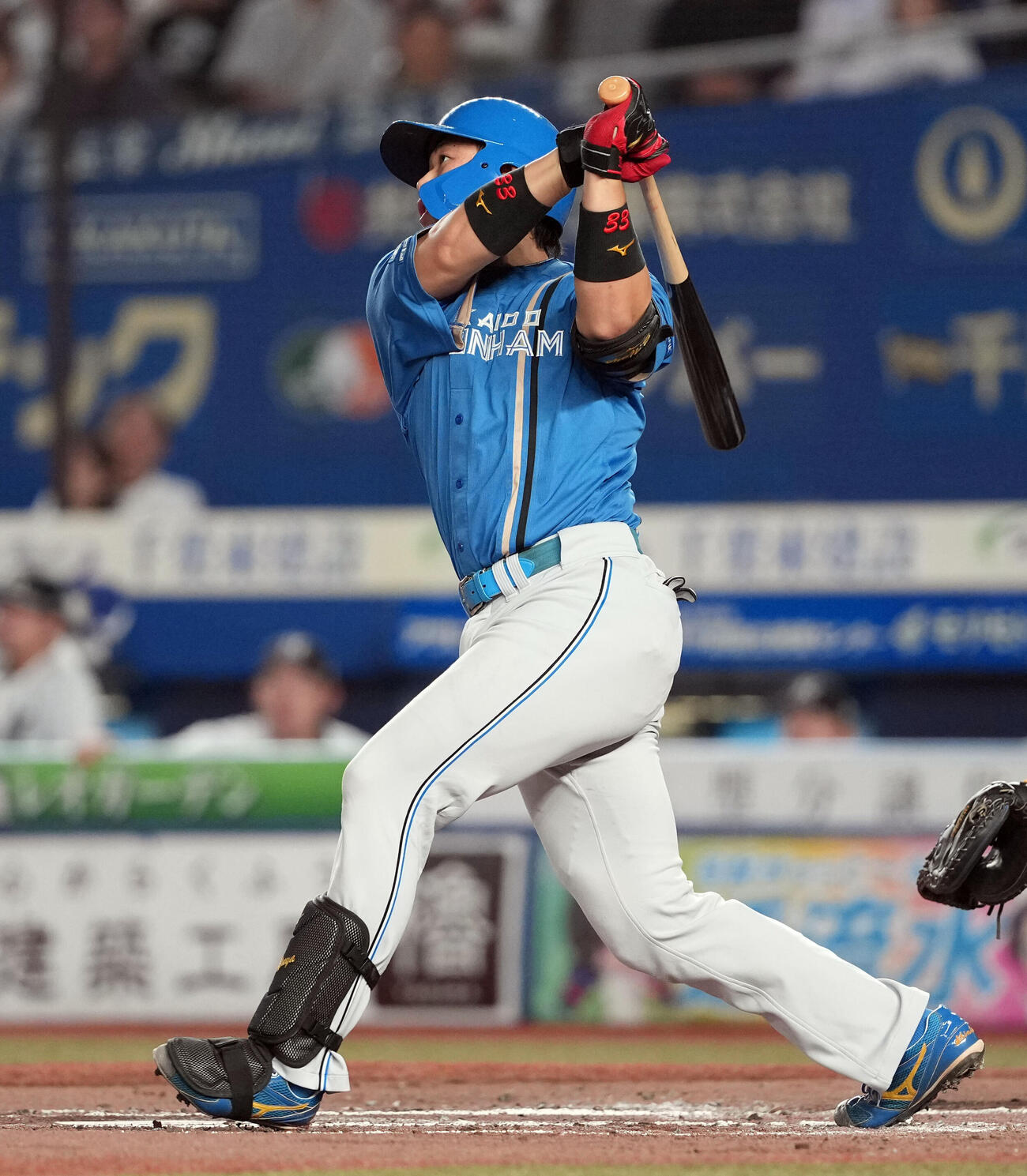 ロッテ対日本ハム　3回表日本ハム無死、左越えにソロ本塁打を放つ進藤勇也（撮影・たえ見朱実）