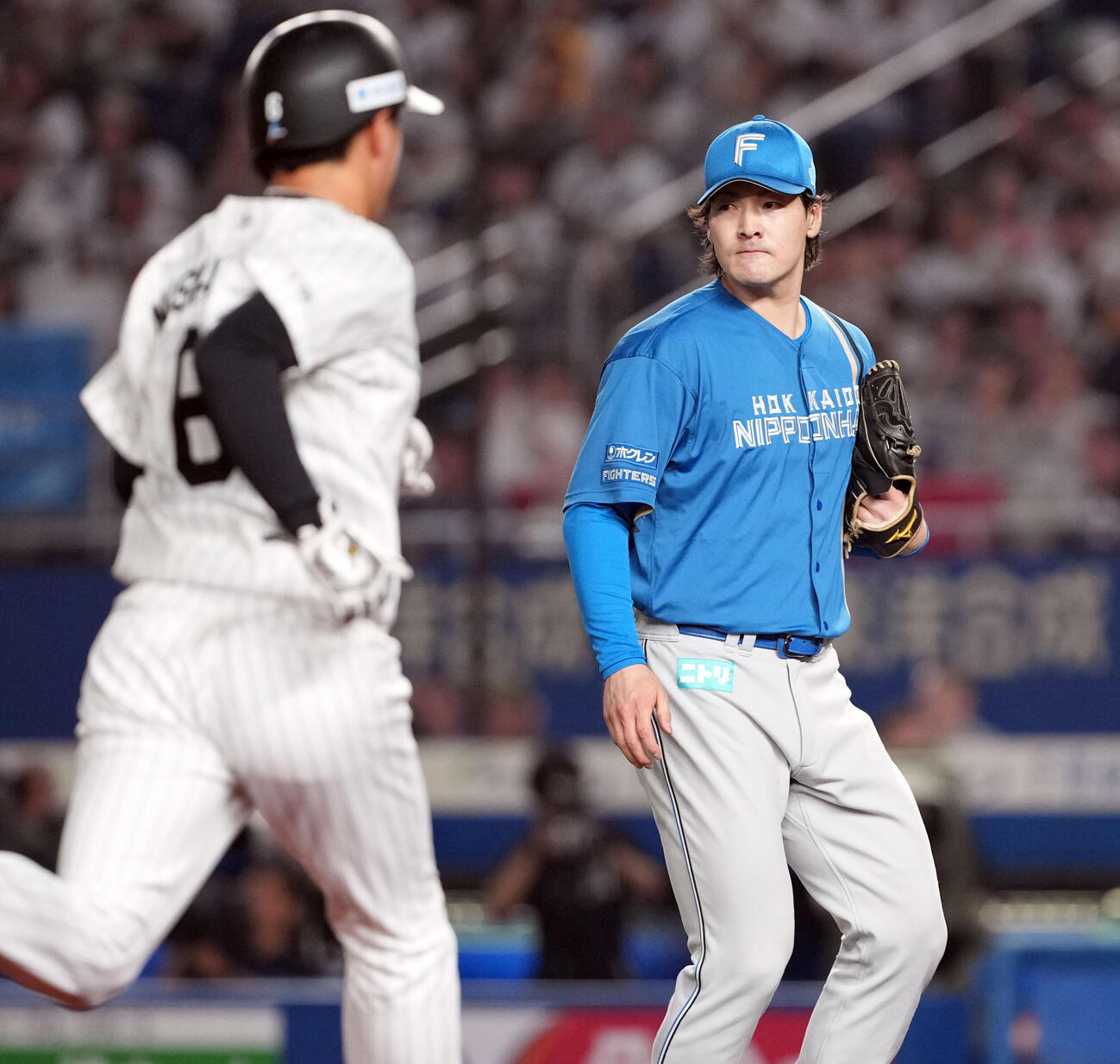 ロッテ対日本ハム　1回裏、ロッテに先制を許す日本ハムの先発有原航平（撮影・たえ見朱実）