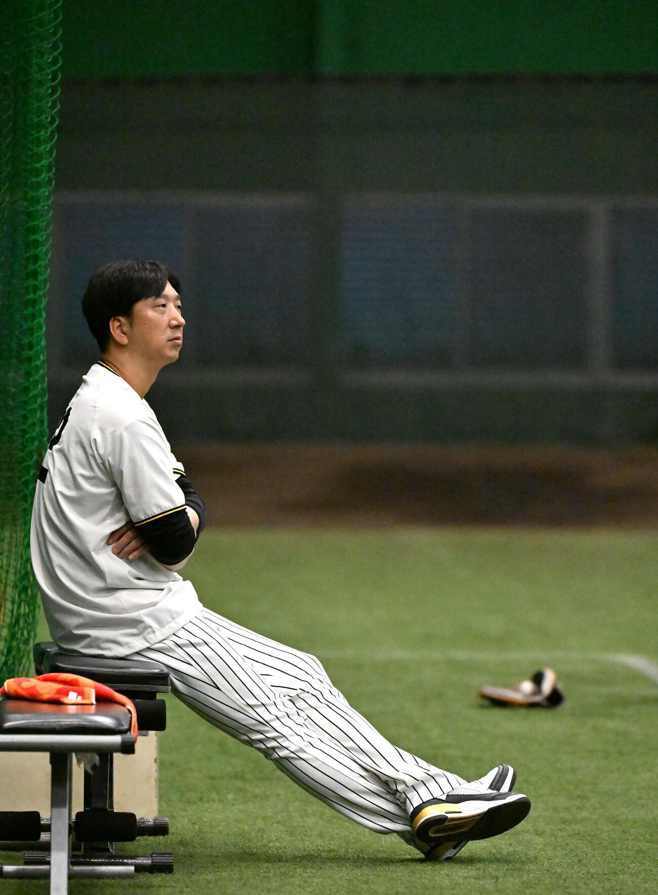 練習を見守る阪神藤川球児監督（撮影・石井愛子）