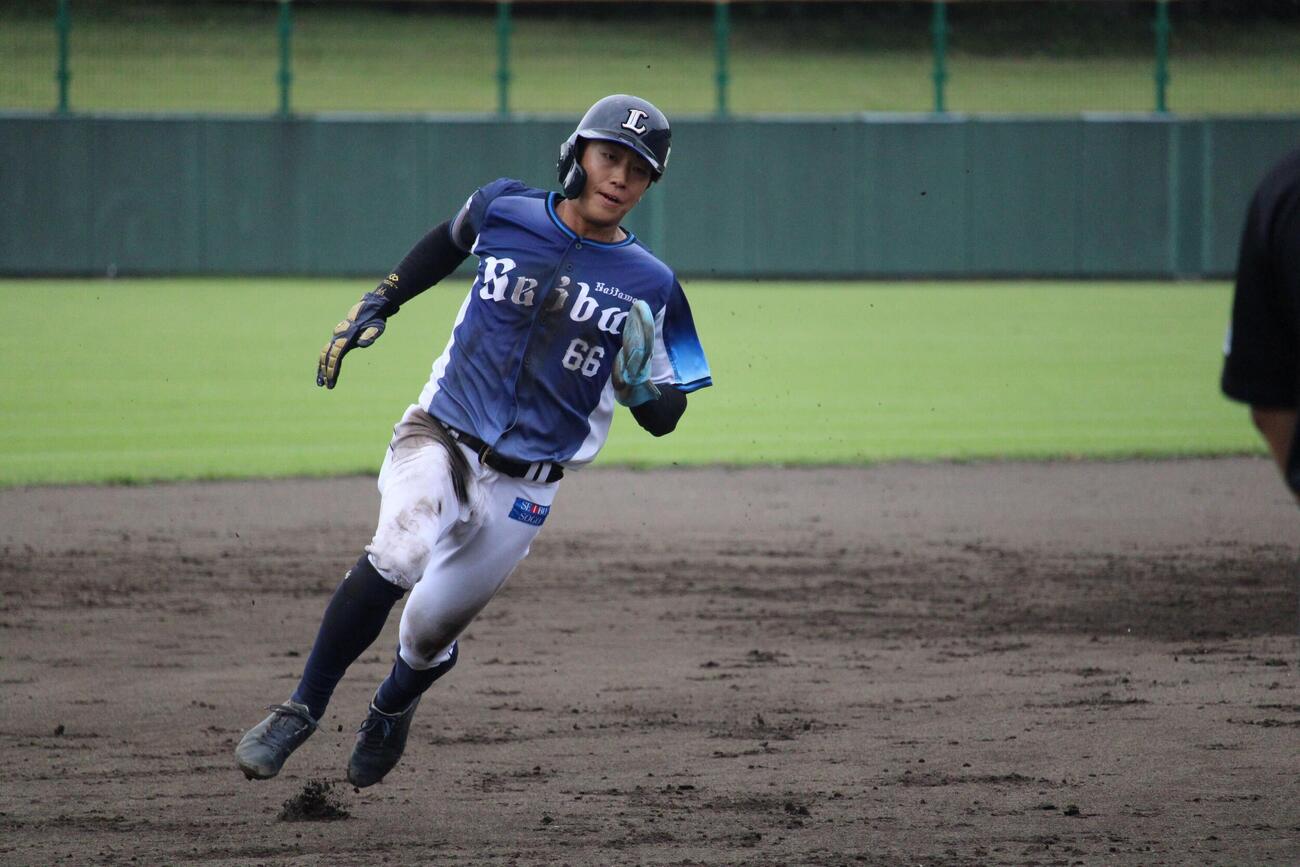 プロ1年目の今季、ファーム・リーグで26盗塁をマークした西武川田（撮影・金子真仁）
