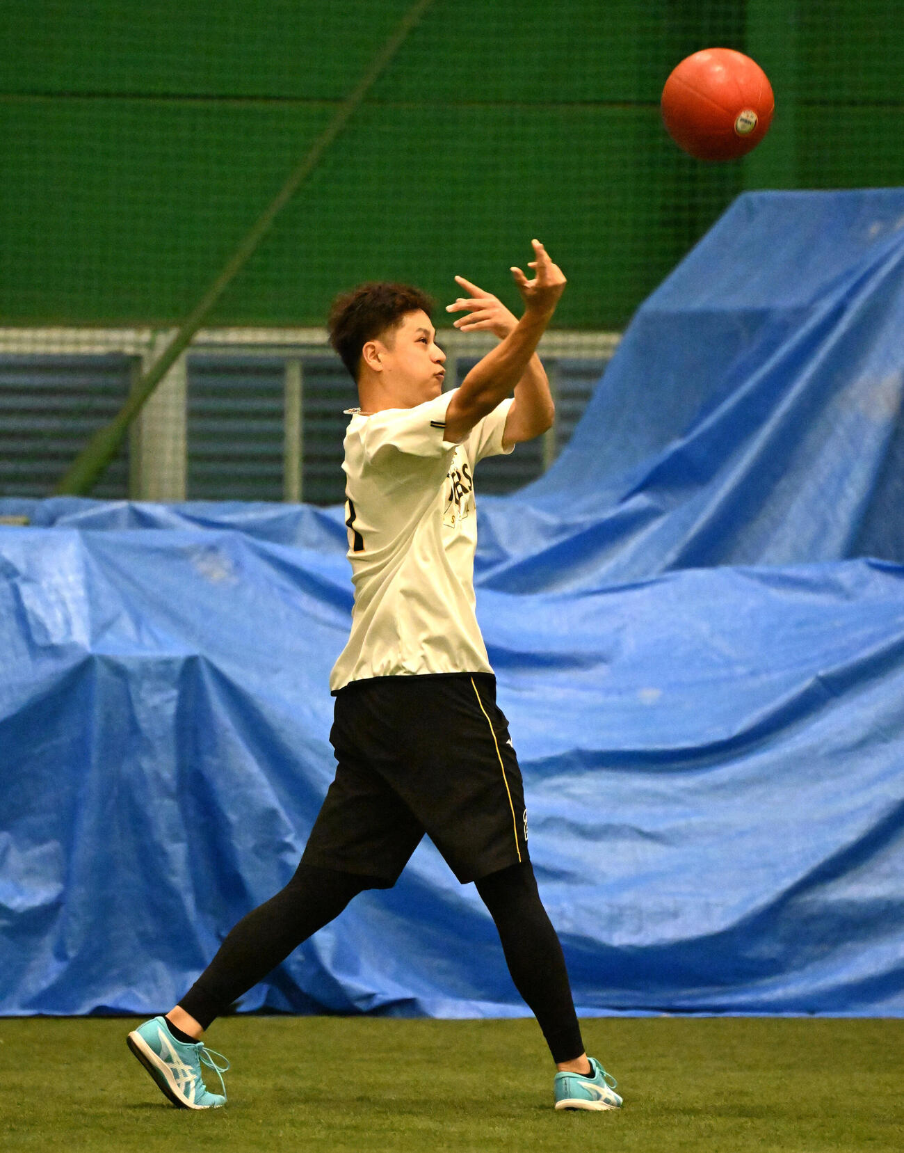 トレーニングをする阪神大竹耕太郎（撮影・石井愛子）